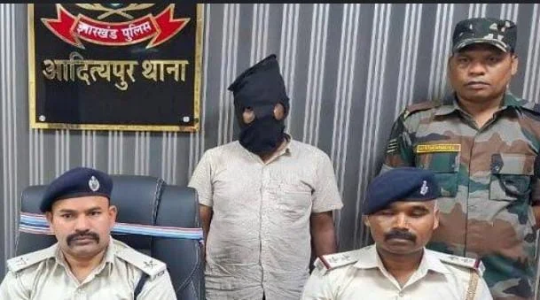 आदित्यपुर पुलिस को मिली कामयाबी, 16 पुड़िया ब्राउन शुगर के साथ एक आरोपी गिरफ्तार