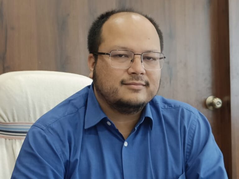 हाथ कटने से घायल बजला टुडू को मिलेगा नौकरी और मुआवजा, मजदूरों की समस्याओं का किया जायेगा निराकरण : अविनाश ठाकुर