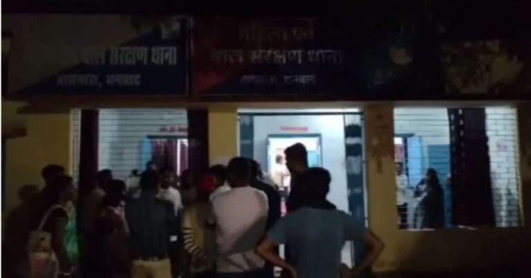 Dhanbad : बाघमारा थाना में महिला थाना प्रभारी और JLKM नेत्री भिड़ी, चले थप्पड़, खूब हुआ हंगामा