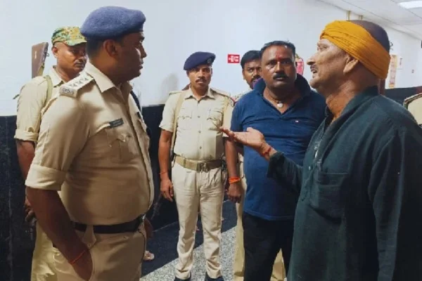 BIHAR : एलजेपी नेता के बेटे की पीट-पीटकर हत्या, मां को भी पीटा, गंभीर रूप से घायल