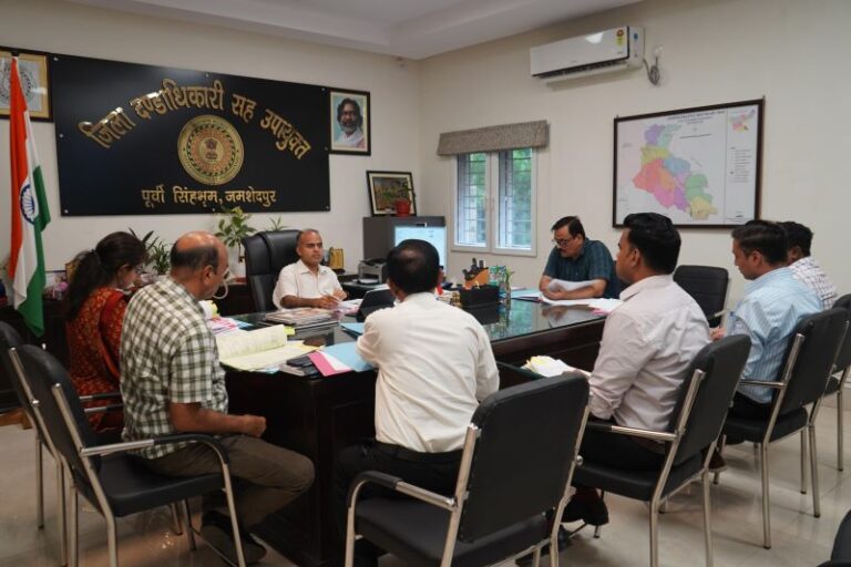 JAMSHEDPUR : जिला अनुकंपा समिति की बैठक में 4 आवेदनों पर अनुशंसा, 5 को मिला नियुक्तिपत्र