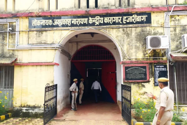 हजारीबाग ओपन जेल से तीन बांग्लादेशी कैदी फरार, भारत में अवैध प्रवेश का मामला
