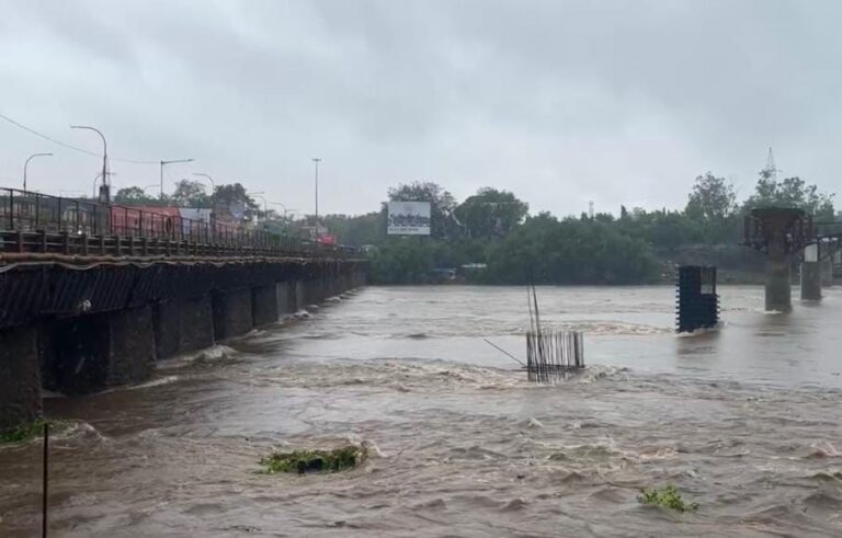 Jamshedpur: जमशेदपुर में दो दिन की बारिश में स्वर्णरेखा और खरकई उफनायी, Danger Level के ऊपर बह रही, चांडिल डैम के खोले गये 7 गेट, DC ने की ये अपील