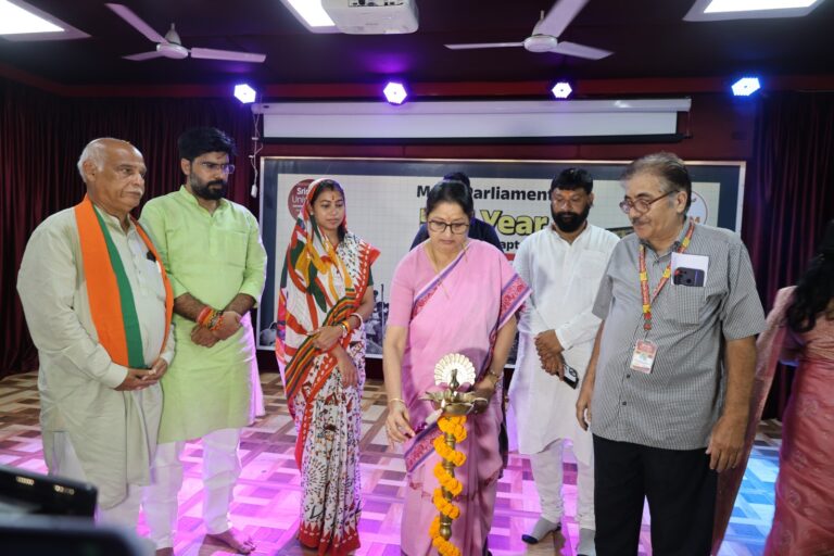 Jamshedpur News: Srinath University द्वारा आयोजित “मॉक यूथ पार्लियामेंट” के आयोजन में भारत सरकार की केंद्रीय मंत्री अन्नपूर्णा देवी एवं विधायक पूर्णिमा दास साहू हुई शामिल