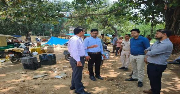 JAMSDEDPUR : MGM अस्पताल गेट से ठेला-गुमटी का हटाया गया अतिक्रमण, दुकान गेट से दूर लगाने का निर्देश