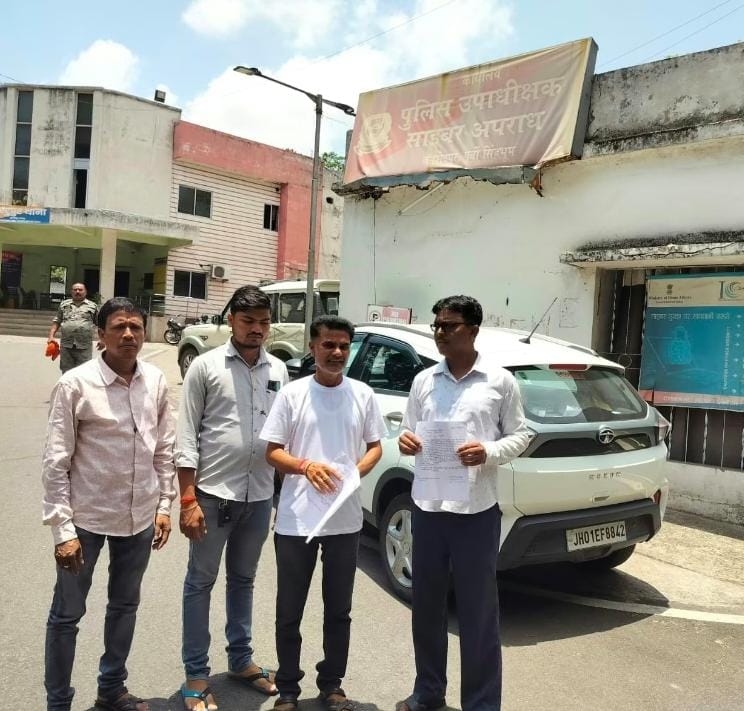 Jamshedpur: पटमदा के बांगुड़दा में थी स्कूटी, दिल्ली में ट्रैफिक उल्लंघन का कट गया E-Challan, दर्ज करायी शिकायत, जांच की मांग