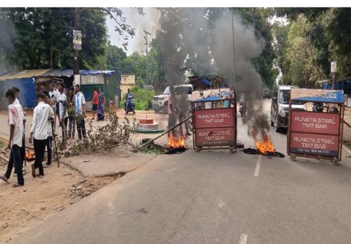 Jharkhand Bandh: झारखंड बंद का दिख रहा असर, सड़क पर उतरे आदिवासी संगठन, रांची में कई मार्गों को किया बंद, सुरक्षा के कड़े इंतजाम