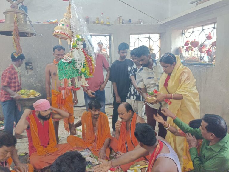 Jamshedpur :हरिणा मेला में विधायक संजीव सरदार ने की पूजा