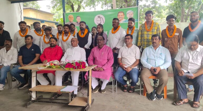Jamshedpur :हेमंत पाठक समेत सैकड़ों युवाओं ने जद(यू) की सदस्यता ली
