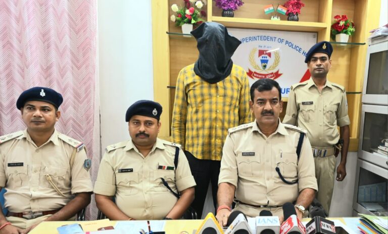 JAMSHEDPUR :टाटा स्टील कर्मचारी के घर फर्जी दोस्त बनकर ठगी करने वाला आरोपी गिरफ्तार