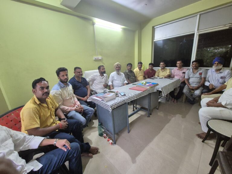 Jamshedpur News :मानगो नगर निगम क्षेत्र में चलाए जा रहे संपर्क समस्या समाधान अभियान को लेकर जद(यू) ने की समीक्षा बैठक