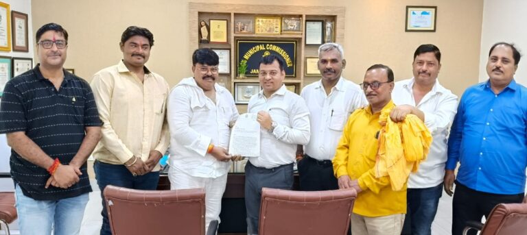 Jamshedpur News :सरयू राय के ज्ञापन पर बोले उप नगर आयुक्त,20 मजदूर बढ़ेंगे, 50 गाड़ियां उपलब्ध कराई जाएंगी