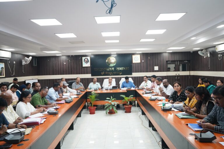 JAMSHEDPUR NEWS :समन्वय समिति की बैठक में विकास योजनाओं की प्रगति पर समीक्षा, उपायुक्त ने विभागों को दिए सख्त निर्देश