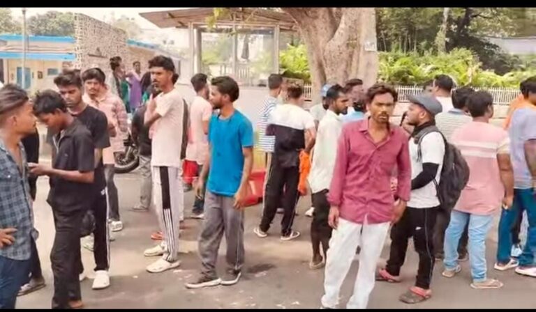 Jamshedpur Road Accident: बिष्टुपुर में रफ्तार का कहर, सर्किट हॉउस के पास बाइक पेड़ से टकरायी, एक युवक की मौत, दूसरा गंभीर