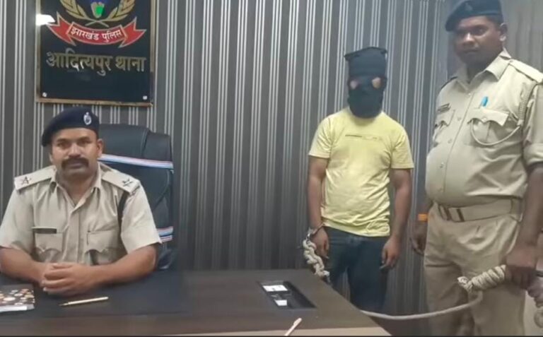 Adityapur: आदित्यपुर में ब्राउन शुगर पर पुलिस की दबिश, 10 पुड़िया ब्रॉउन शुगर के साथ तस्कर गिरफ्तार