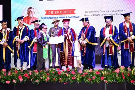 Arka Jain University: तृतीय दीक्षांत समारोह में 48 टॉपर्स को गोल्ड मेडल, 23 शोधार्थियों को पीएचडी व 2322 छात्रों को मिली डिग्री, राज्यपाल ने कह दी बड़ी बात