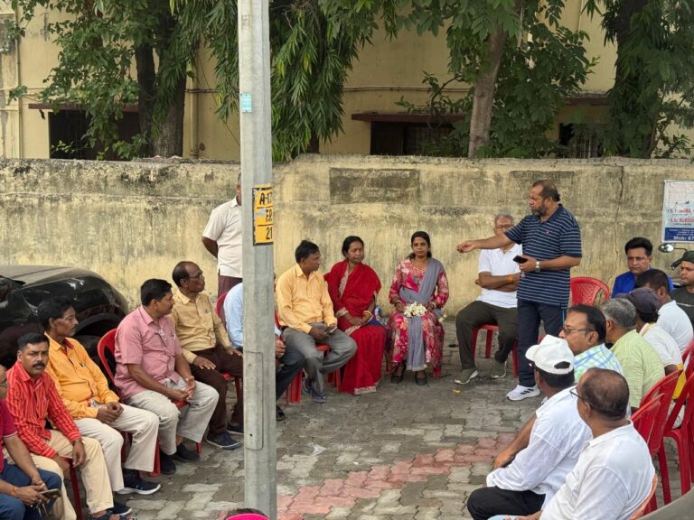 संविधान बचाओ पदयात्रा में कांग्रेस जिलाध्यक्ष ने लोगों की समस्याओ को सुना, बिजली-पानी पर चर्चा