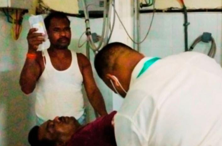 Jharkhand: CSP लूटने पहुंचे अपराधियों ने संचालक को मारी गोली, ग्रामीणों ने दिखायी हिम्मत, खदेड़कर दो को पकड़ा, दो अपराधी भाग निकले
