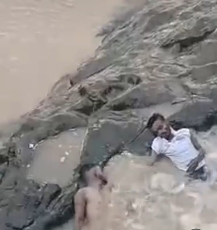 Jharkhand: रील बनाने के चक्कर में घाघरा डैम में गिरकर सूचना जनसंपर्क विभाग से जुड़े दो कर्मचारियों की मौत, मंईयां सम्मान योजना के प्रचार के लिए आये थे दोनों