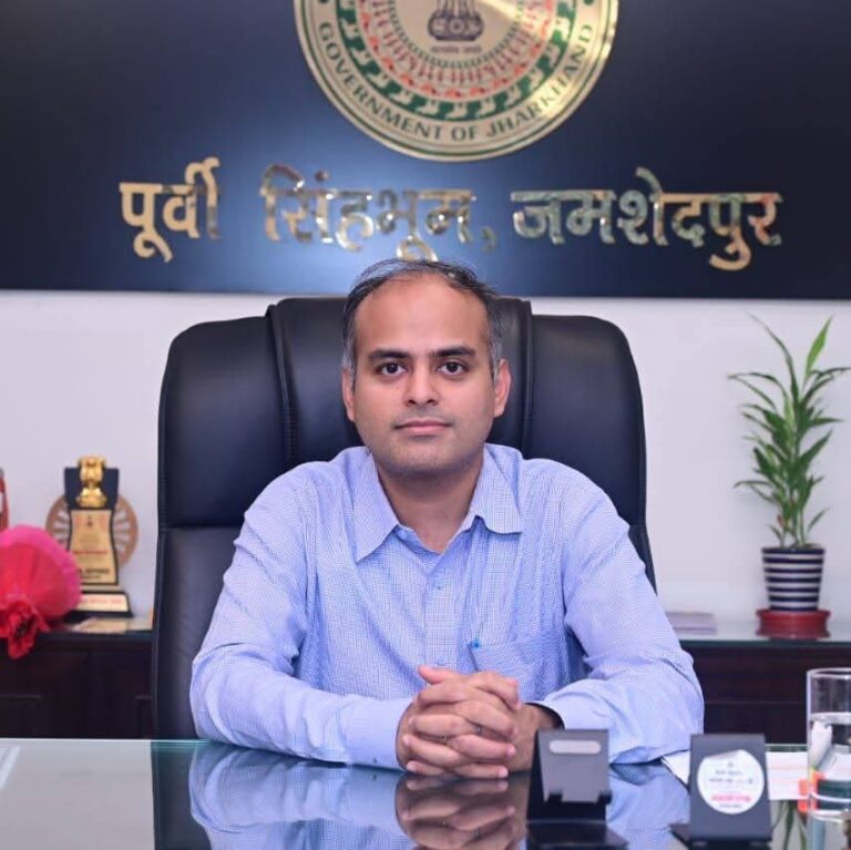 घाटशिला उपचुनाव : सरकारी कार्यालयों से पोस्टर-बैनर-कटआउट- होर्डिंग्स, झंडे हटाने का आदेश
