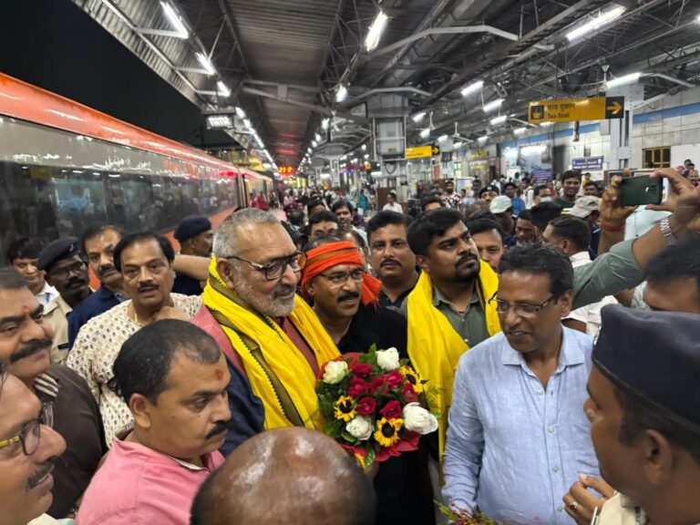 Jamshedpur: जमशेदपुर पहुंचे केंद्रीय मंत्री गिरिराज सिंह, बोले-हेमंत सोरेन का झुकाव आदिवासियों की तुलना में बांग्लादेशी घुसपैठियों की ओर है, बिहार पर भी बोले