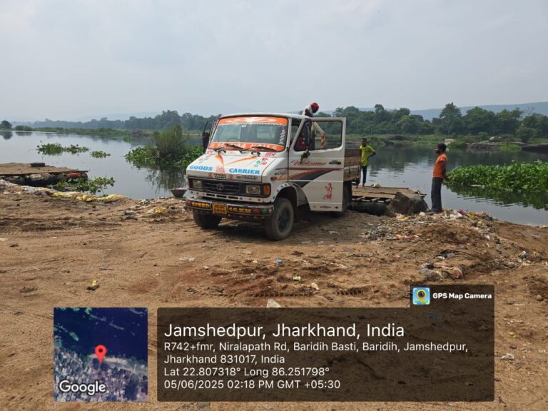 JAMSHEDPUR : अवैध खनन, भंडारण एवं परिवहन के विरुद्ध छापेमार में दो वाहन जप्त