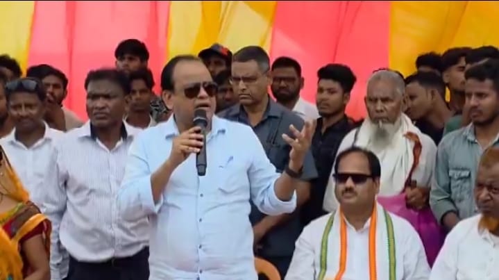 Jharkhand: कांग्रेस पार्टी जमीन पर काम करती है, पर भाजपा दिखती है सिर्फ सोशल मीडिया पर, स्वास्थ्य मंत्री इरफान अंसारी ने BJP पर जमकर बोला हमला