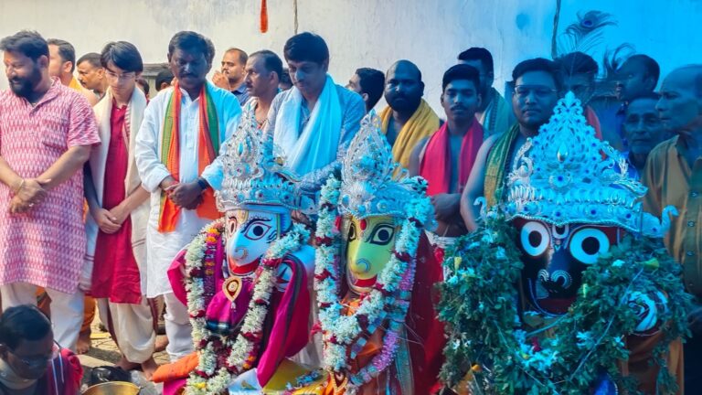 Kharsawan Rath Yatra: खरसावां में निकली महाप्रभु जगन्नाथ की सवारी, मौसीबाडी में करगे विश्राम, नौवें दिन होगी वापसी, पूर्व मुख्यमंत्री अर्जुन मुंडा हुए शामिल