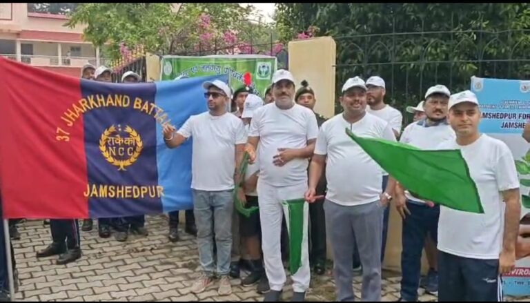 Jamshedpur: विश्व पर्यावरण दिवस के अवसर पर सोनारी में वन भवन परिसर में हुआ कार्यक्रम, शामिल हुए डीसी और डीएफओ, पौधरोपण के साथ पर्यावरण संरक्षण का दिया संदेश