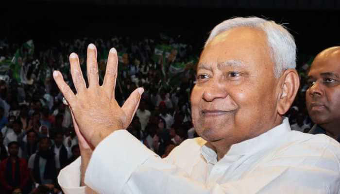 Bihar Pension Hike: नीतीश सरकार ने वृद्धावस्था, विधवा पेंशन में ₹ 700 रुपये प्रति माह की बढ़ोतरी की, अब हर माह ₹1,100 मिलेंगे