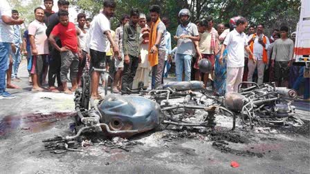 Jharkhand: सड़क किनारे लोहे के पाइप से टकरायी बाइक, दो लोगों की मौके पर ही मौत, एक गंभीर रूप से घायल