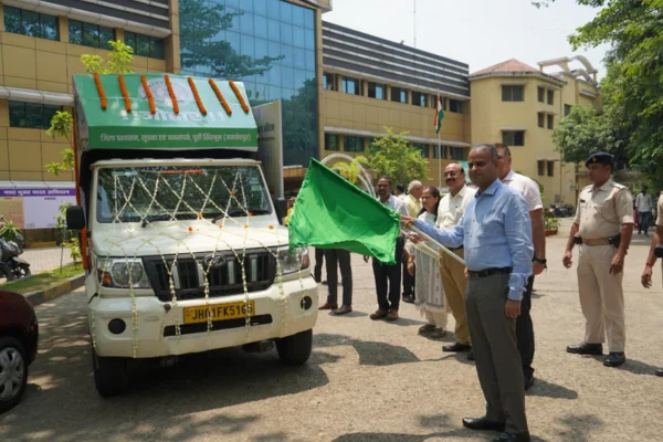 जमशेदपुर में नशा मुक्ति रथ को DC ने किया रवाना, 26 जून तक चलेगा विशेष अभियान