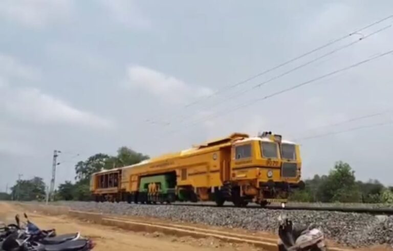 Railway: राउरकेला से बंडामुंडा के बीच चौथी रेल लाइन पर 130 किलोमीटर प्रतिघंटे की रफ्तार से दौड़ी ट्रेन