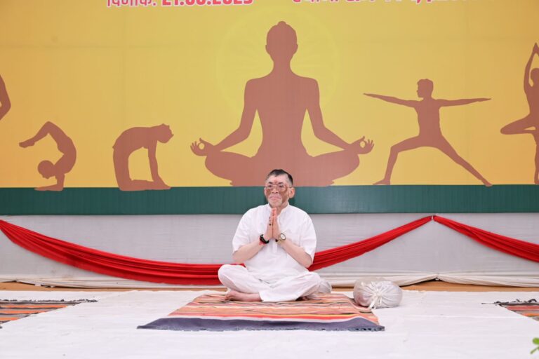 Jharkhand Yoga:अंतरराष्ट्रीय योग दिवस पर राज्य में विभिन्न जगहों पर हुआ कार्यक्रम, राज्यपाल ने दिया संदेश स्वास्थ्य मंत्री इरफान अंसारी बोले- योग परंपरा व जीवनशैली है