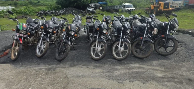 GIRIDIH : गिरिडीह में पुलिस ने तीन बाइक चोर को पकड़ा, 16 बाईक की गयी बरामद