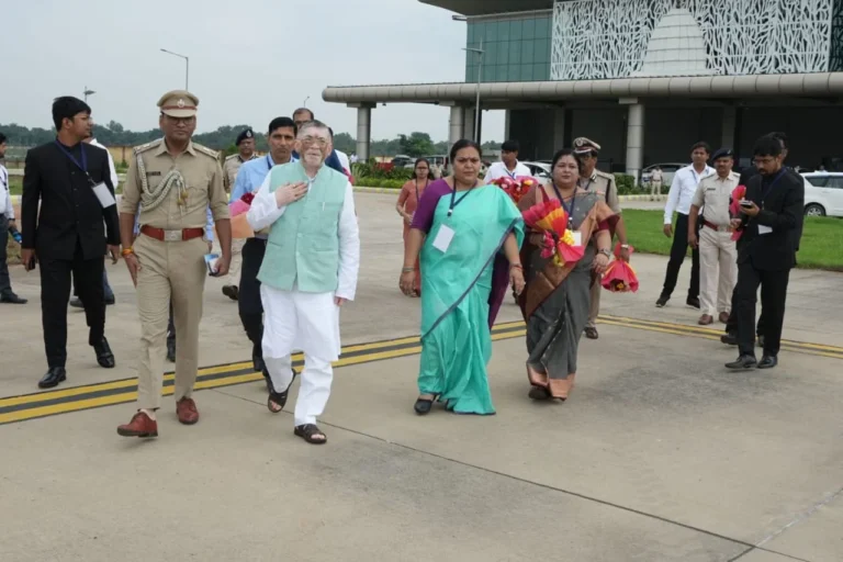 देवघर पहुंचीं राष्ट्रपति द्रौपदी मुर्मू, AIIMS के पहले दीक्षांत समारोह में होंगी मुख्य अतिथि