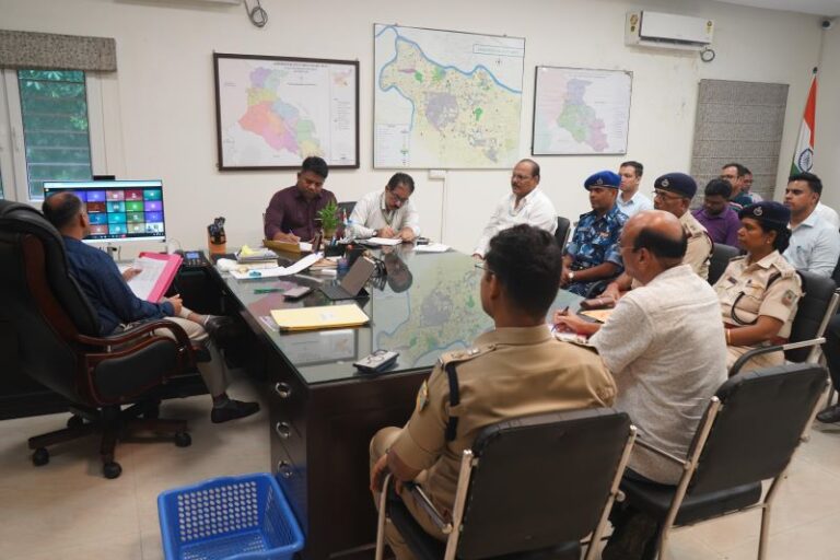JAMSHEDPUR : बारिश से क्षतिग्रस्त पुल-पुलिया, सड़क, निजी घराें और जानमाल की क्षति पर डीसी ने मांगी रिपोर्ट, कहा – मुआवजा की प्रक्रिया में तेजी लाये