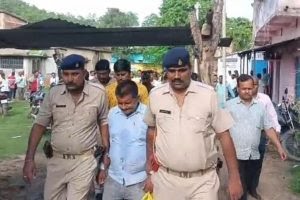 Jharkhand: एसीबी की टीम ने 20 हजार रुपये घूस लेते कर्मचारी को रंगे हाथ किया गिरफ्तार, जमीन दाखिल-खारिज करने के बदले ले रहा था रिश्वत