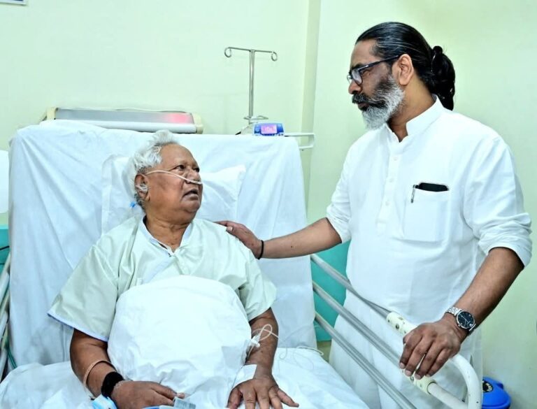 Kariya Munda Health: भाजपा नेता पद्म विभूषण कड़िया मुंडा की तबीयत बिगड़ी, मेडिका में हुए भर्ती, मिलने पहुंचे सीएम हेमंत