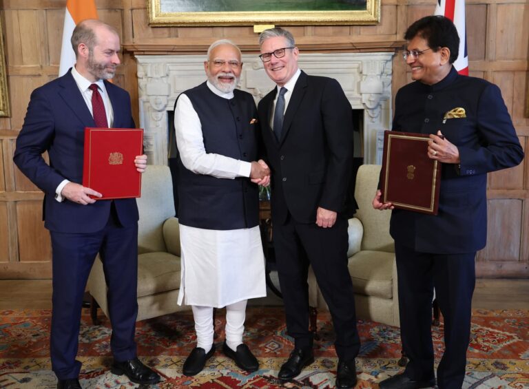 India-Britain ‘FTA’: भारत-ब्रिटेन में ऐतिहासिक एफटीए पर हुआ हस्ताक्षर, PM मोदी और प्रधानमंत्री स्टार्मर मौजूद रहे, जानें अब क्या होंगी सस्ती?