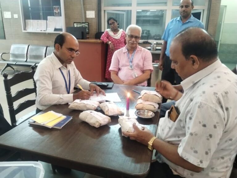 JAMSHEDPUR : शहर में होटलों में खाद्य सामग्री की जांच का चला अभियान, सैंपल जब्त