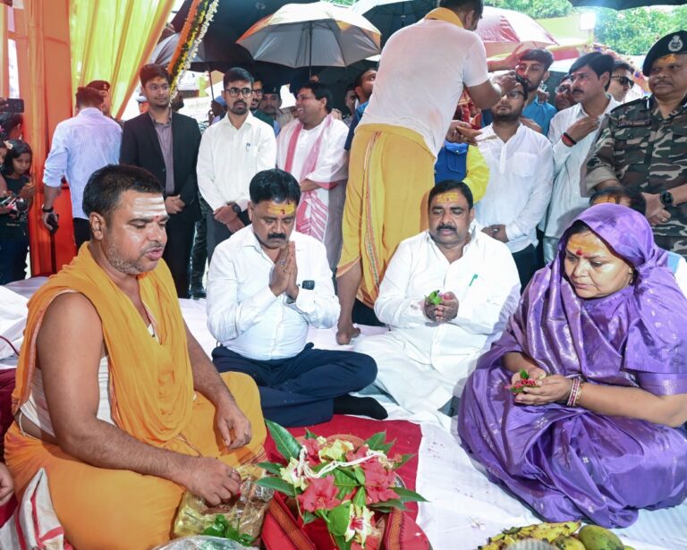 Sravni Mela: देवघर में महीनेभर चलने वाले श्रावणी मेला का हुआ शुभारंभ, दुम्मा कांवरिया पथ पर राज्य के पर्यटन मंत्री ने किया उद्घाटन, 35-40 लाख श्रद्धालुओं के पहुंचने की उम्मीद
