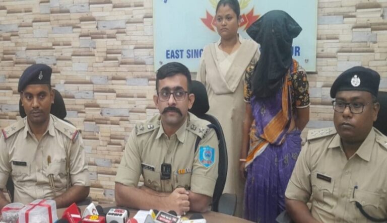 Jamshedpur: चाकुलिया से भारी मात्रा में चांदी-सोना के गहने के साथ एक महिला गिरफ्तार, सीसीटीवी फुटेज से मिली थी पुलिस को सुराग