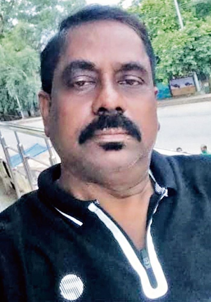सरायकेला में कल्याण विभाग के लिपिक ने सरकारी आवास में फांसी लगाकर की आत्महत्या