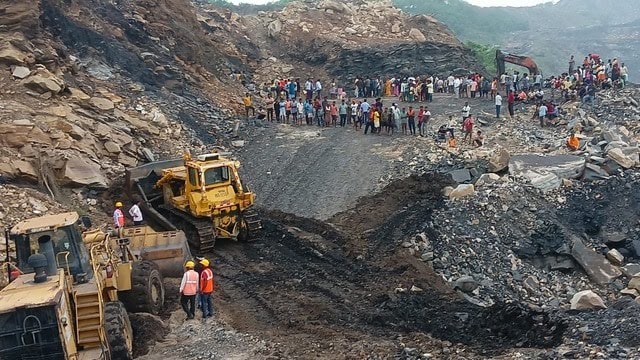 Jharkhand Breaking News: ‘अवैध’ खनन में फिर गयीं जानें, खदान ढहने से 3 की मौत, कई अन्य के फंसे होने की आशंका, बचाव अभियान जारी