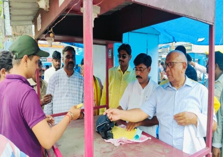 Jamshedpur: जमशेदपुर में चलंत भोजनालय से 4000 लोगों को मिला भोजन, विधायक सरयू राय बोले-अब होगी साप्ताहिक समीक्षा