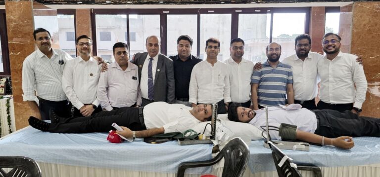 JAMSHEDPUR NEWS :मारवाड़ी युवा मंच टाटानगर अचीवर्स शाखा के शिविर में 153 यूनिट रक्त संग्रह