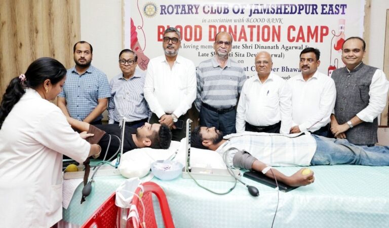 JAMSHEDPUR NEWS :रोटरी क्लब के रक्तदान शिविर में 107 यूनिट रक्त संग्रह, डॉक्टर्स डे और सीए डे भी मनाया गया