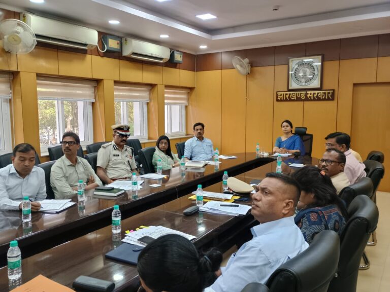 Ranchi News: श्रावणी मेला में भीड़ पर नियंत्रण रखें, भगदड़ की स्थिति न हो – मुख्य सचिव अलका तिवारी