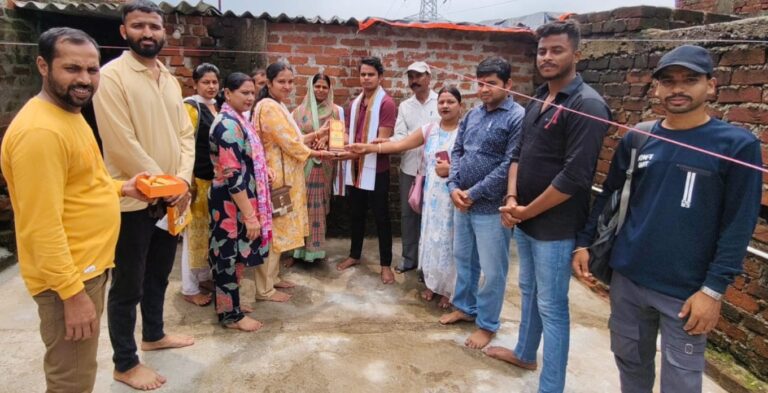 Jamshedpur News :समर्पण संस्था ने NEET में सफल रोहित कुमार को किया सम्मानित